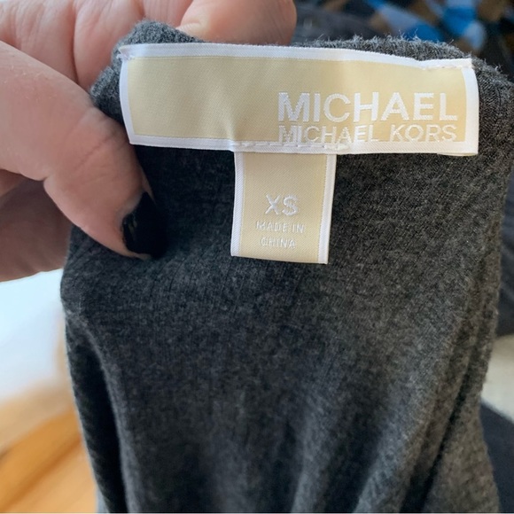 Michael KORS BOAT NECK LONG FLOUNCE SLEEVES GREY TOP SOZE XS - Picture 7 of 8